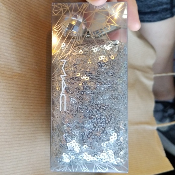 M.A.C - Picture 5 of 5